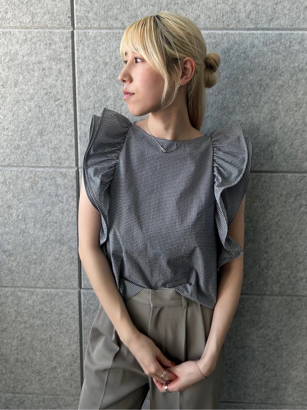 honoka Aさんの「CODE A｜ruffle drama blouse」を使ったコーディネート