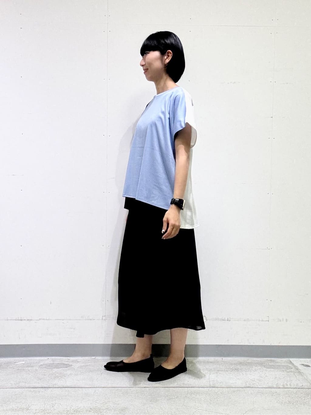 naoさんの「INDIVI｜【洗える／汗ジミ防止】バイカラー＆アシメヘム Tシャツ」を使ったコーディネート