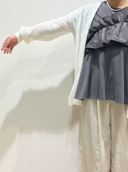 chiakiさんの「OPAQUE.CLIP｜ミドル丈トッパーニットカーディガン【洗濯機洗い可／接触冷感／抗ピル】」を使ったコーディネート