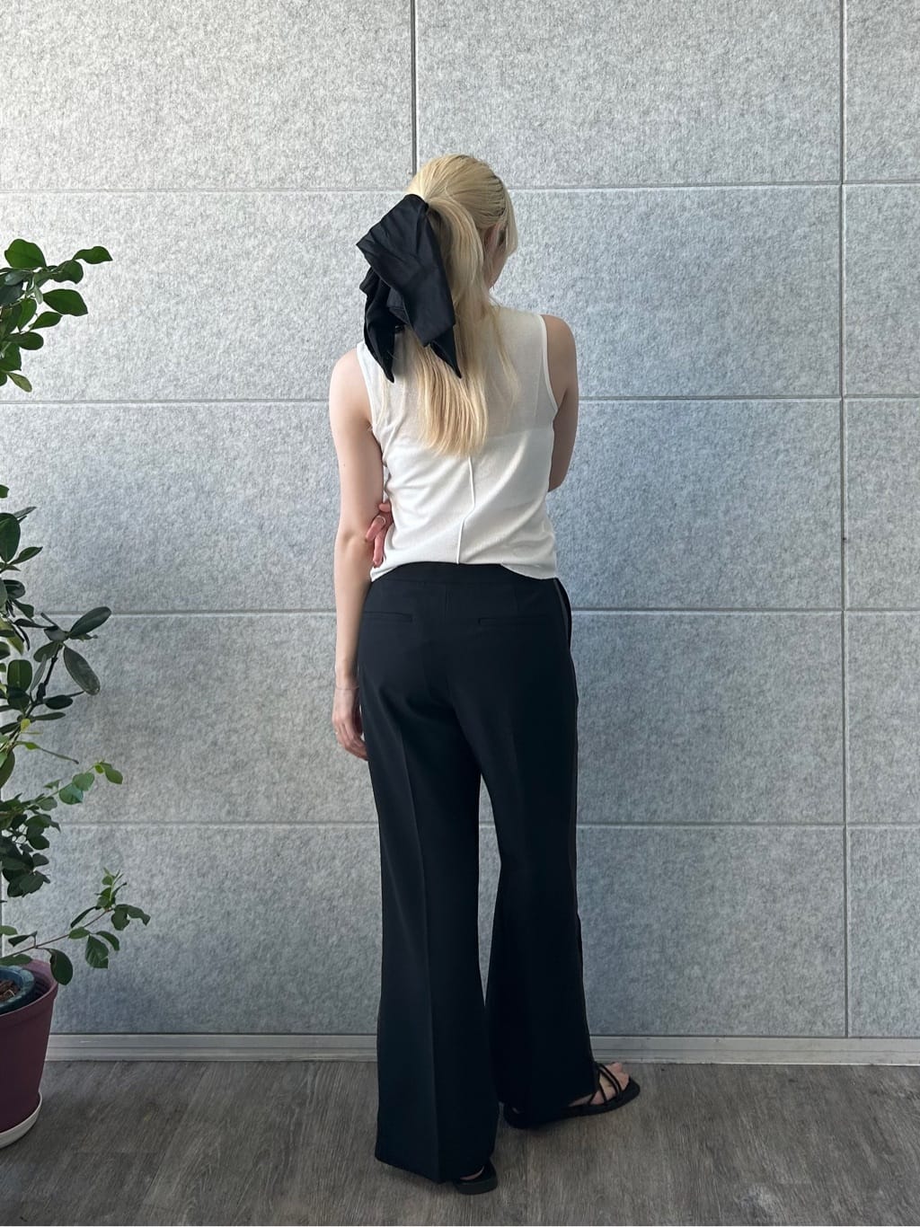honoka Aさんの「CODE A｜line zip trousers」を使ったコーディネート