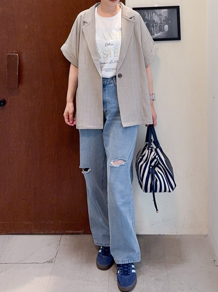 𝐇𝐢𝐫𝐨𝐦𝐢さんの「SHOO･LA･RUE｜【S-LL/ひんやり/UV】ぷっくりラメプリントロゴTシャツ」を使ったコーディネート