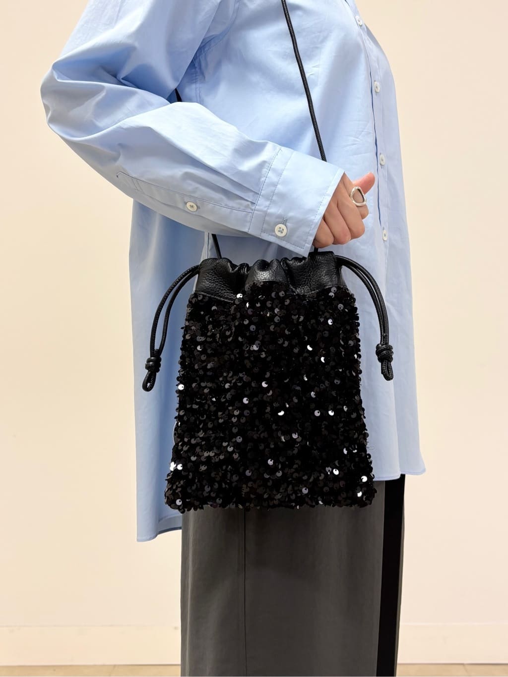 YOKOTAさんの「DRESSTERIOR｜◆スパンコール2WAYポシェット」を使ったコーディネート