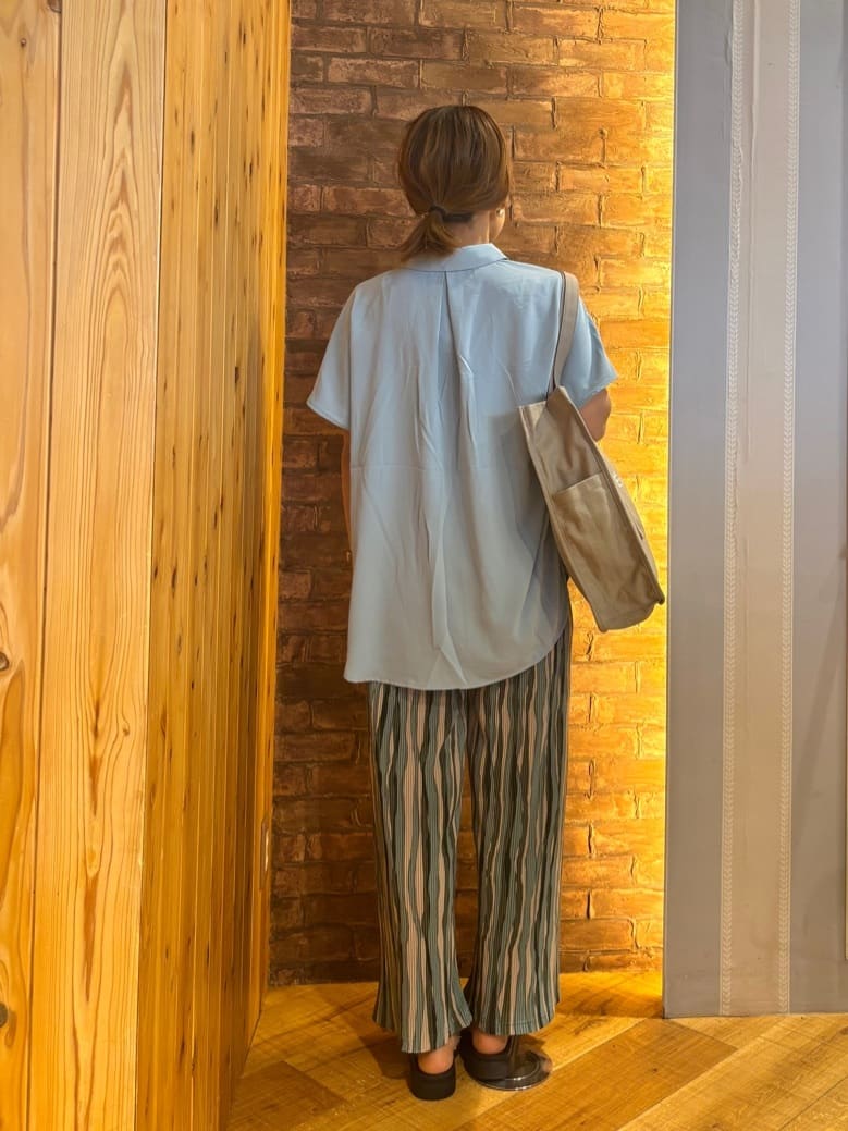 mieさんの「SHOO･LA･RUE｜【洗える/S-LL/プチプラ】さらっとすっきりきれい見え スキッパーブラウス」を使ったコーディネート
