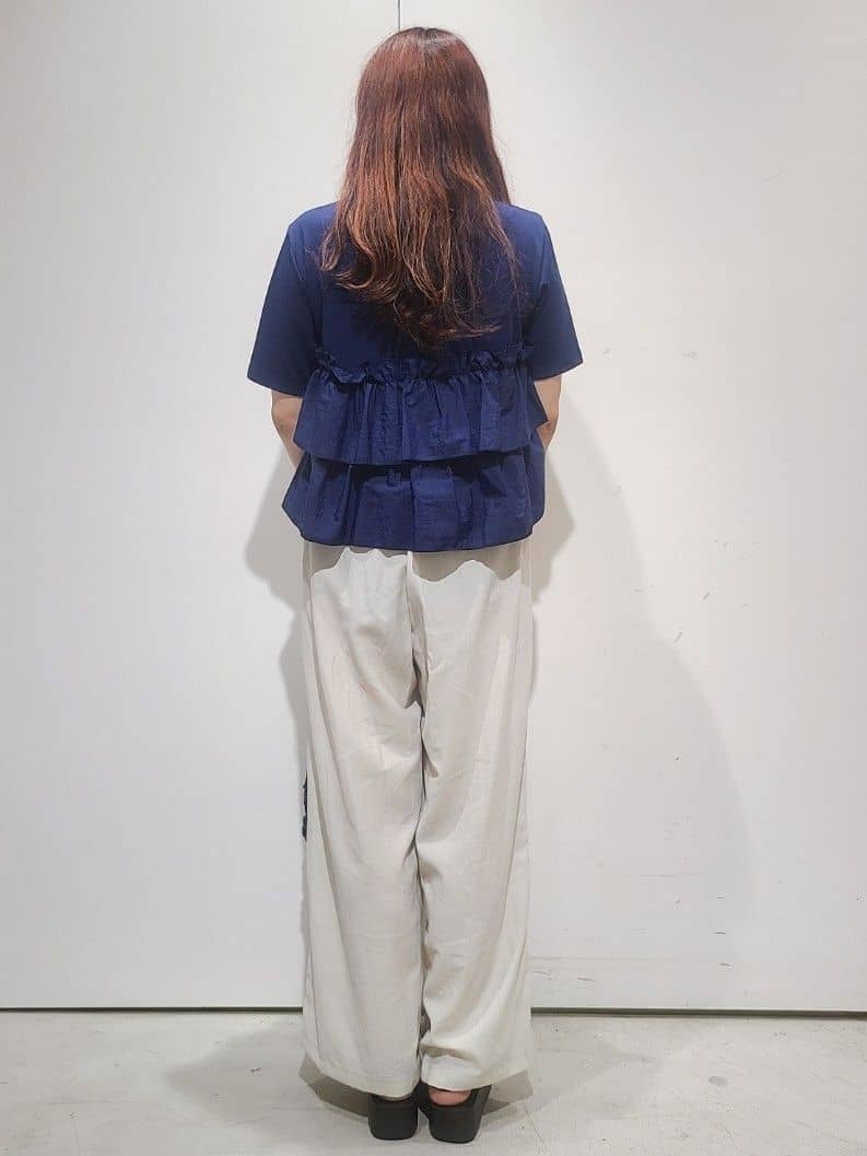 hmさんの「OPAQUE.CLIP｜◆ダブルフリルデザイントップス【洗濯機洗い可】」を使ったコーディネート