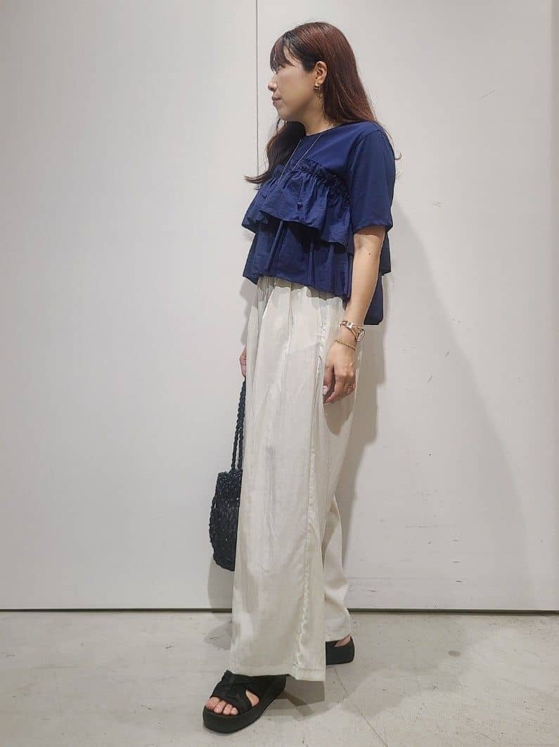 hmさんの「OPAQUE.CLIP｜◆ダブルフリルデザイントップス【洗濯機洗い可】」を使ったコーディネート