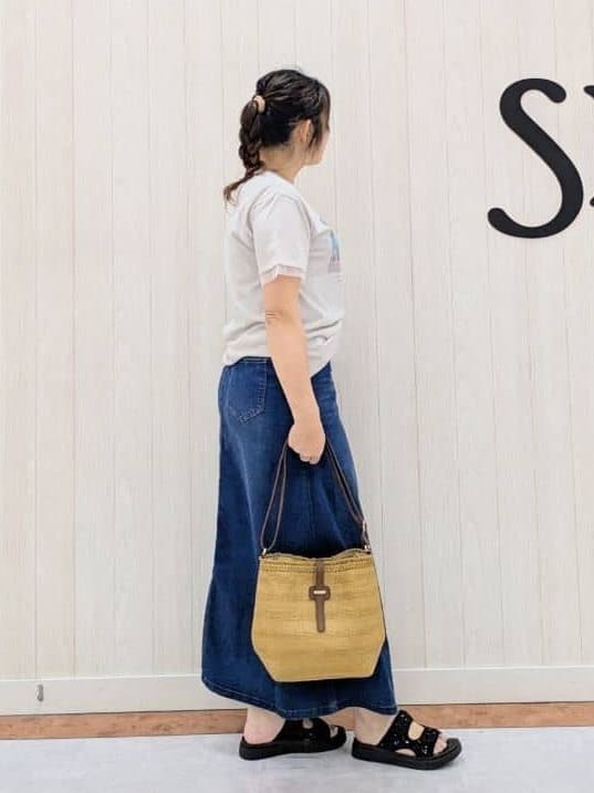 さくみぃさんの「SHOO･LA･RUE｜◆【洗える/S-LL】大人カジュアル デニムロングスカート」を使ったコーディネート