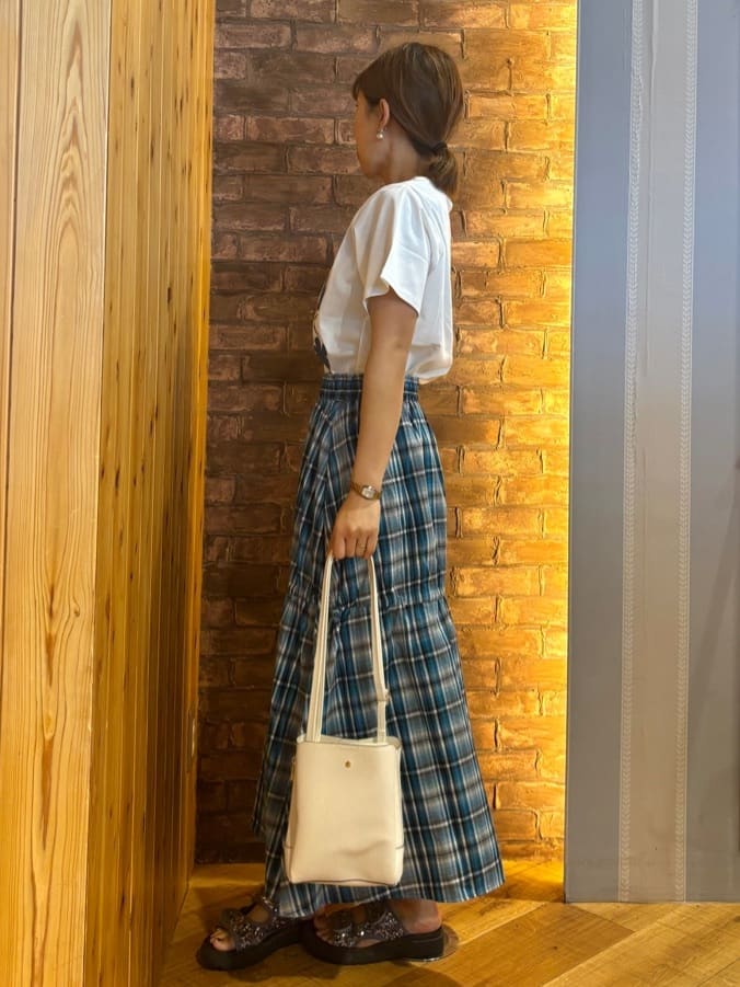 mieさんの「SHOO･LA･RUE｜【S-LL/ひんやり/汗ジミ軽減/UVカット】グラフィックアソートTシャツ」を使ったコーディネート