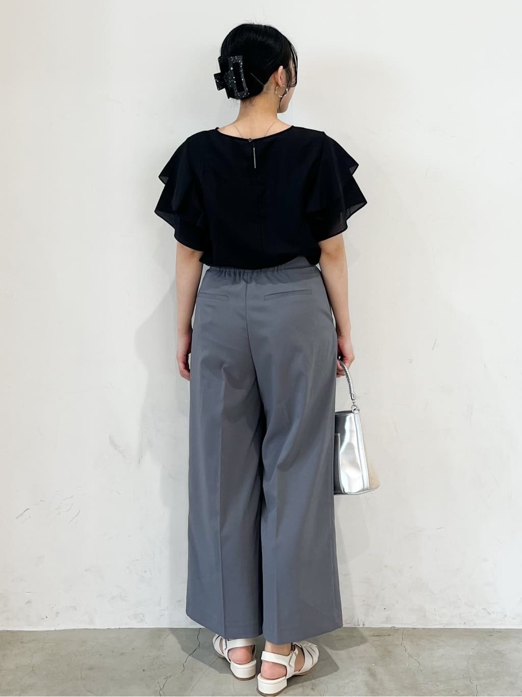 Erinaさんの「OPAQUE.CLIP｜◆フリルスリーブブラウス【洗濯機洗い可】」を使ったコーディネート