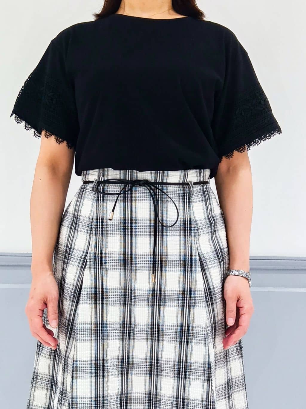 なっちゃんさんの「grove｜【洗える/二の腕カバー】上品なレースで叶える、きちんと見えの夏Tシャツ」を使ったコーディネート