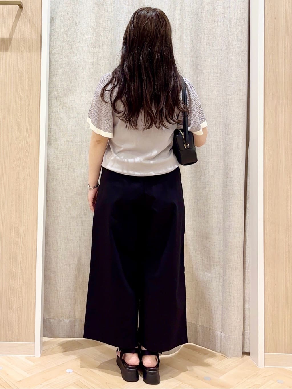 minamiさんの「grove｜サマーハイパーストレッチワイドパンツ」を使ったコーディネート