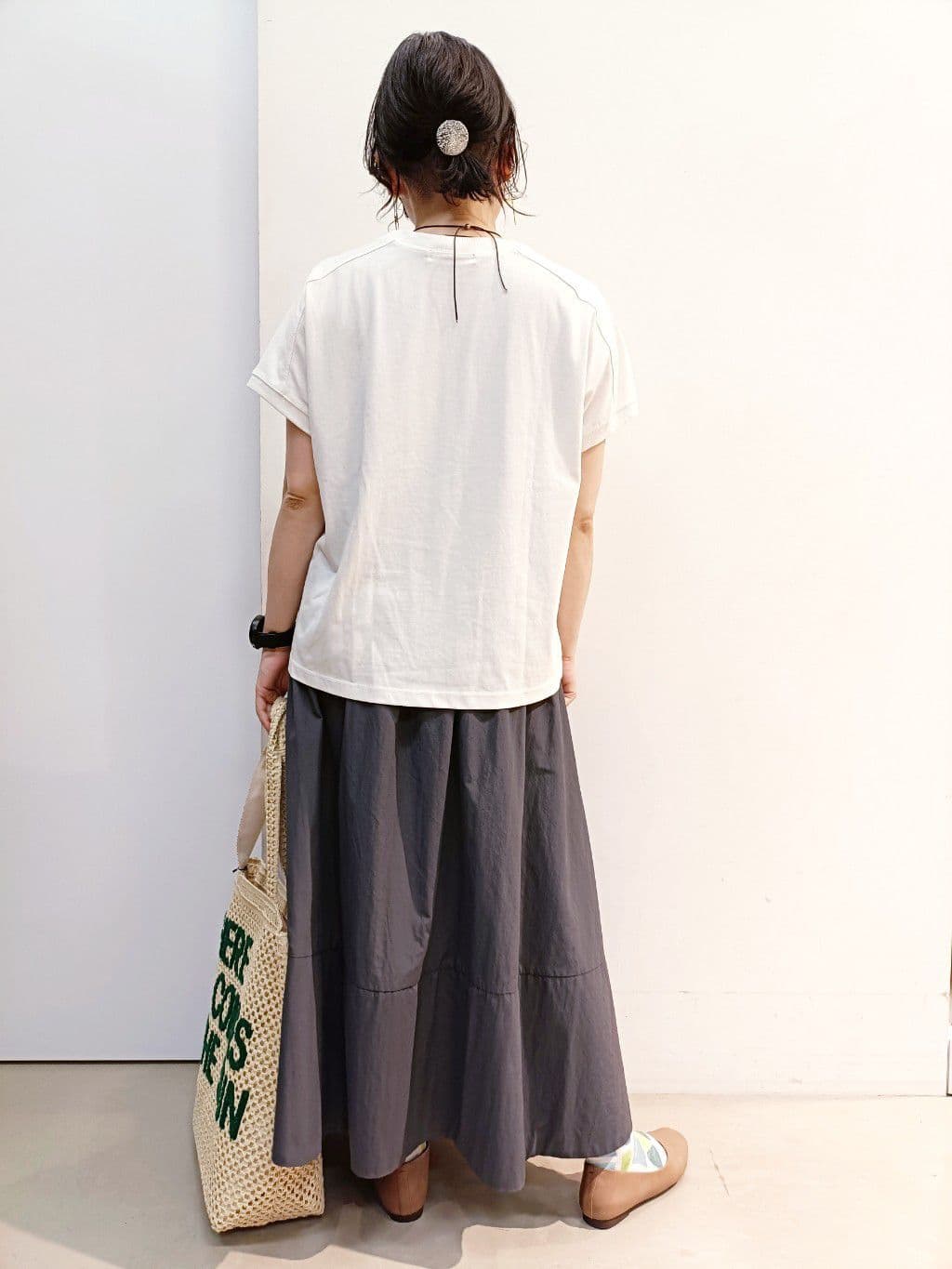 あんさんの「THE SHOP TK｜カラーロゴ雑材トートバッグ」を使ったコーディネート
