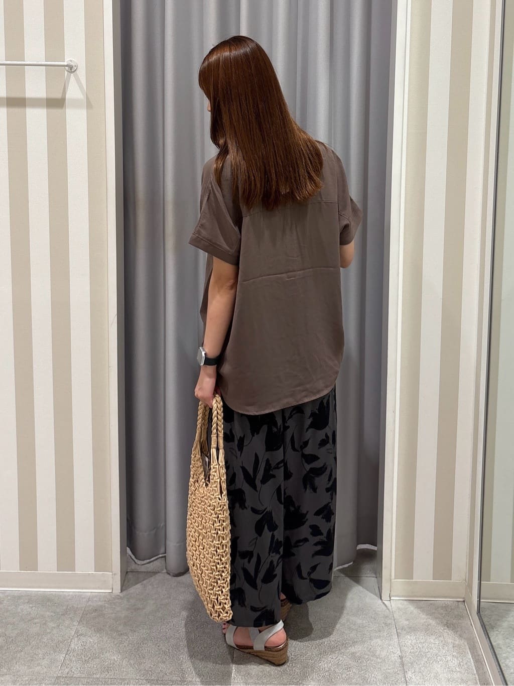Rikaさんの「SHOO･LA･RUE｜【洗える/プチプラ】大人の抜け感をプラスする バンドカラーシャツ」を使ったコーディネート