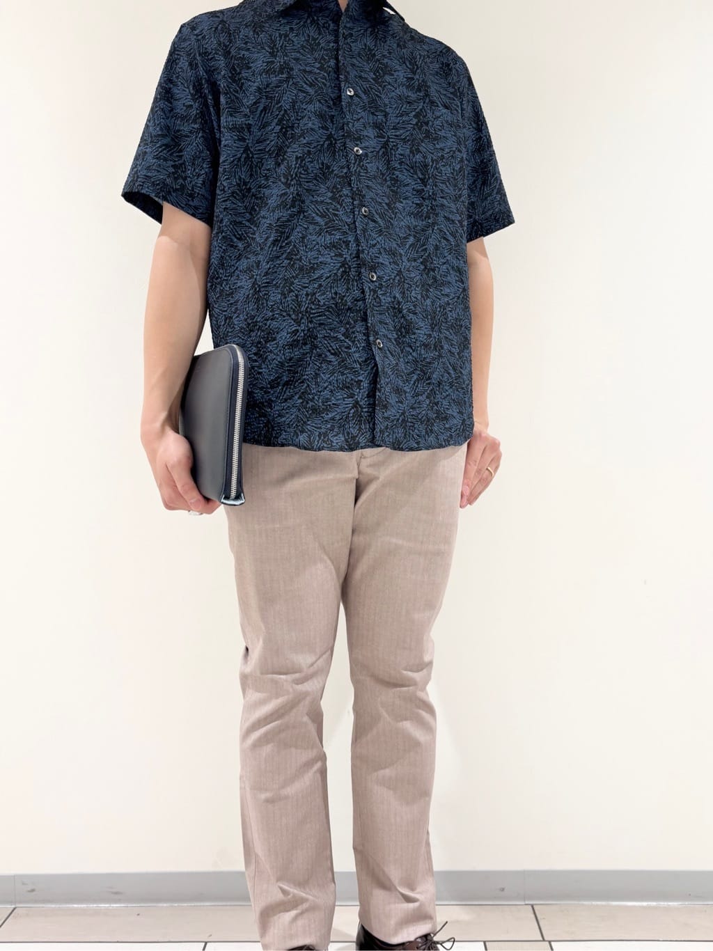 及川さんの「TAKEO KIKUCHI｜【Made in JAPAN】播州織 ヘリンボン ストレート パンツ」を使ったコーディネート
