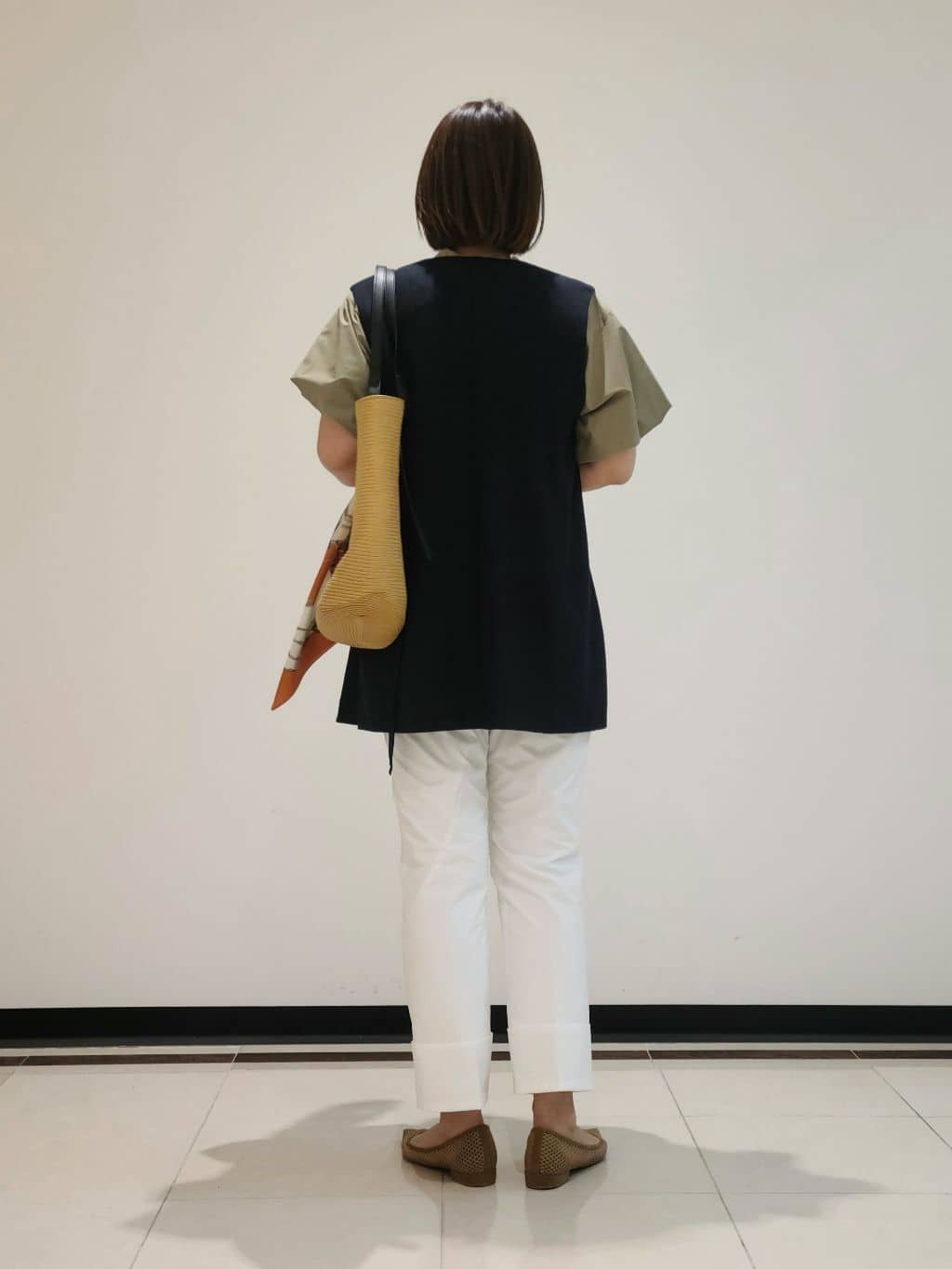 eriさんの「INDIVI｜【60cm四方】スクエアスカーフ」を使ったコーディネート