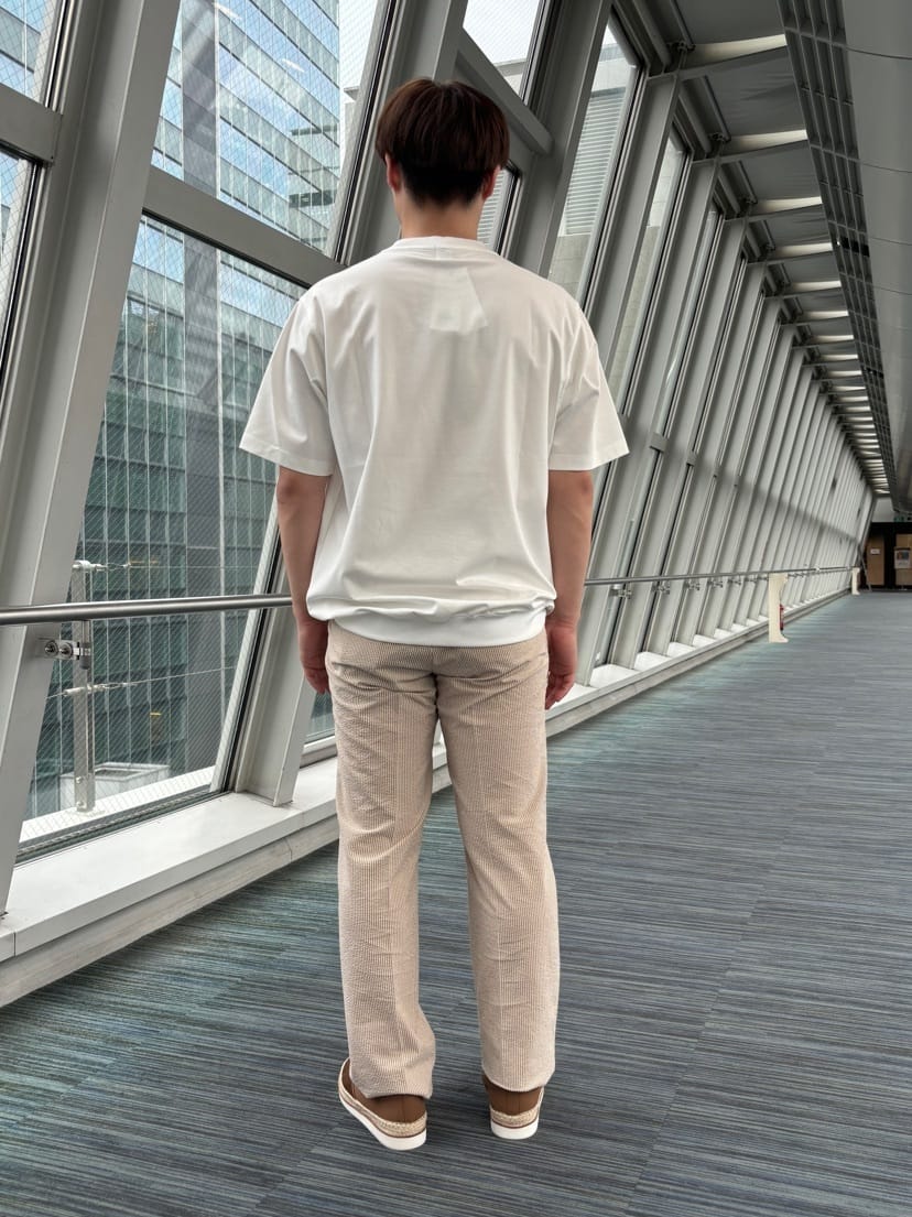 圭哉さんの「TAKEO KIKUCHI｜【抗菌防臭／5サイズ展開】ハイゲージポンチ Tシャツ」を使ったコーディネート