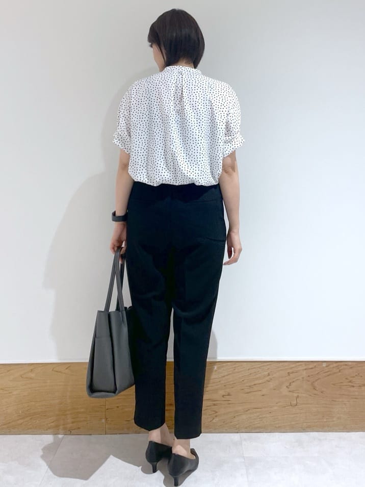 Yukinkoさんの「OPAQUE.CLIP｜◆幾何柄アソート タックドルマンスリーブブラウス【洗濯機洗い可】」を使ったコーディネート