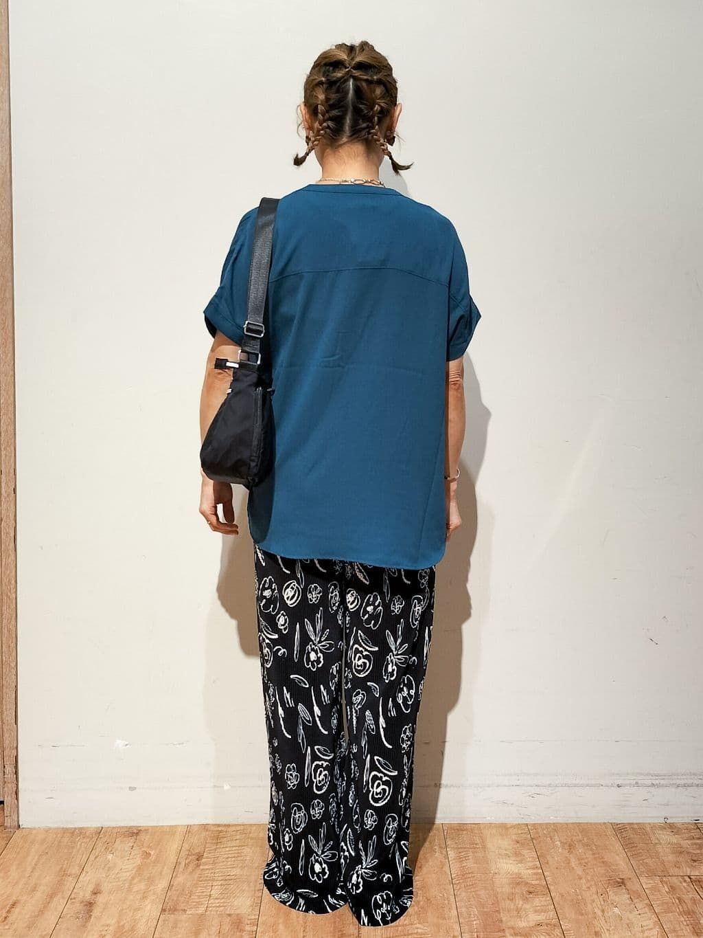 YUKIさんの「SHOO･LA･RUE｜【洗える/プチプラ】大人の抜け感をプラスする バンドカラーシャツ」を使ったコーディネート