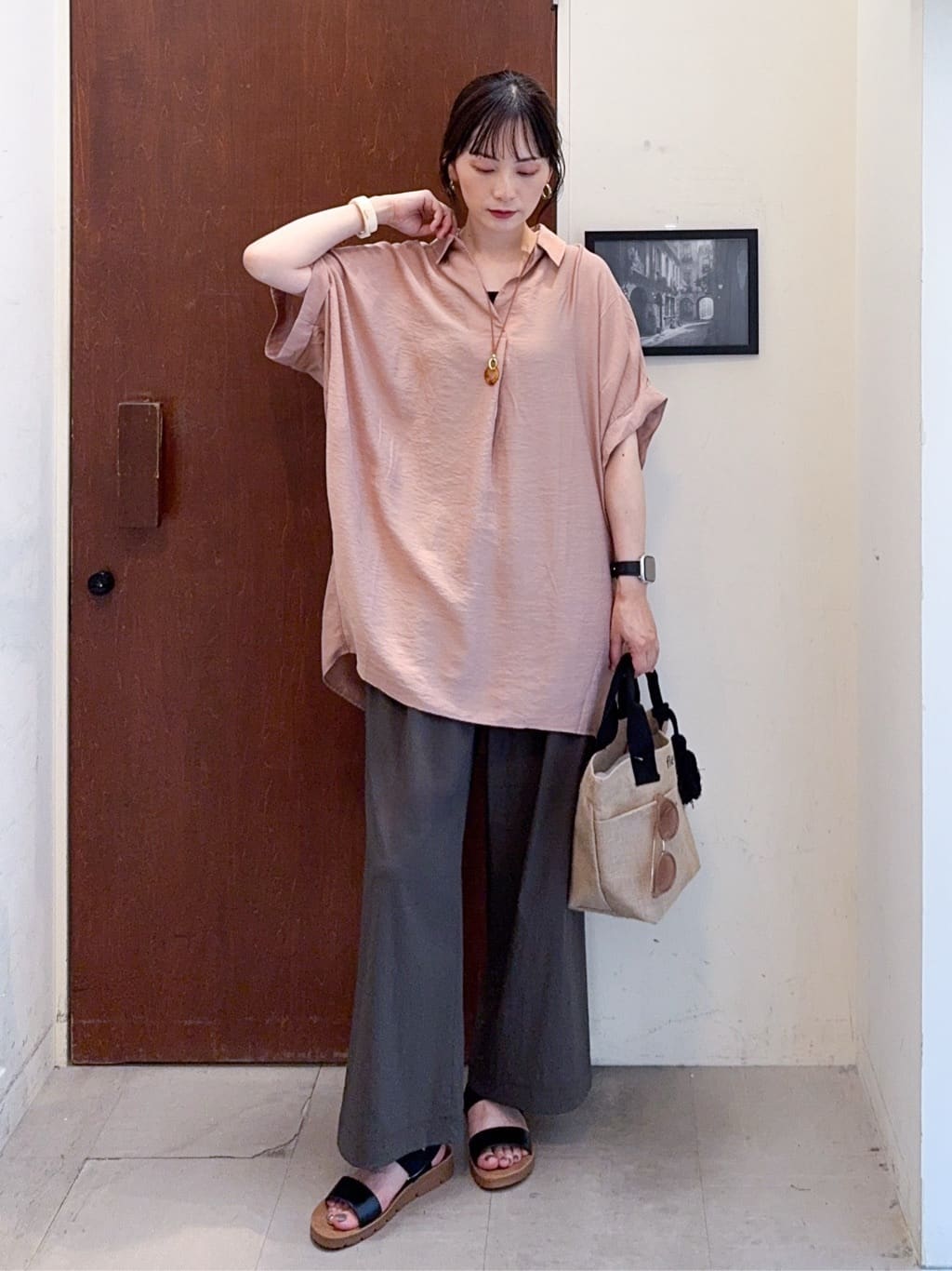 𝐇𝐢𝐫𝐨𝐦𝐢さんの「SHOO･LA･RUE｜【ひんやり】すっきりきれいに体型カバー コクーンシルエットワンピース」を使ったコーディネート