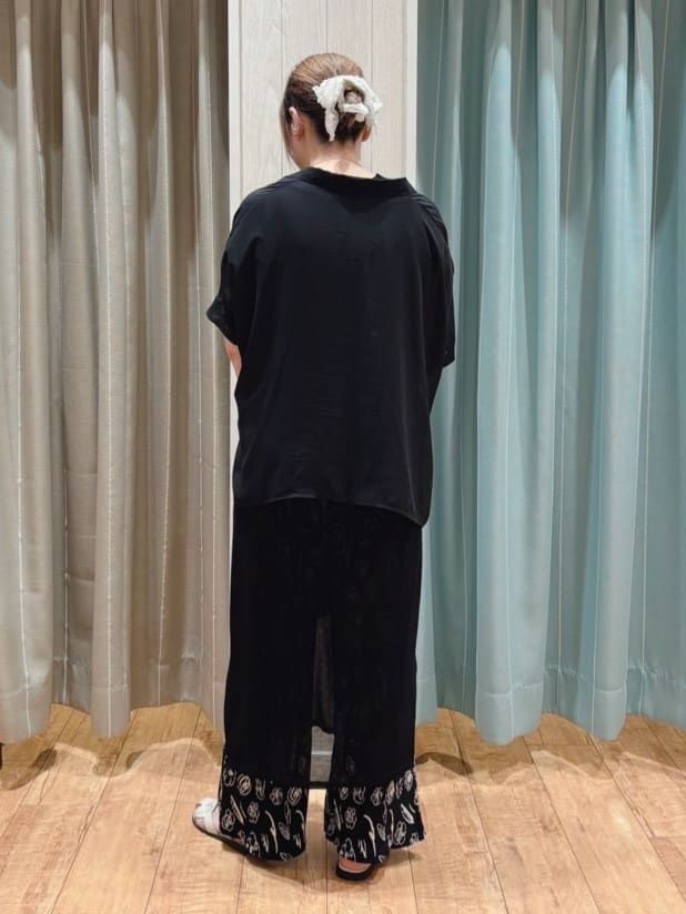 HANAさんの「SHOO･LA･RUE｜【洗濯機可/柄が選べる】さらさら楽ちん プリーツ ワイドパンツ」を使ったコーディネート