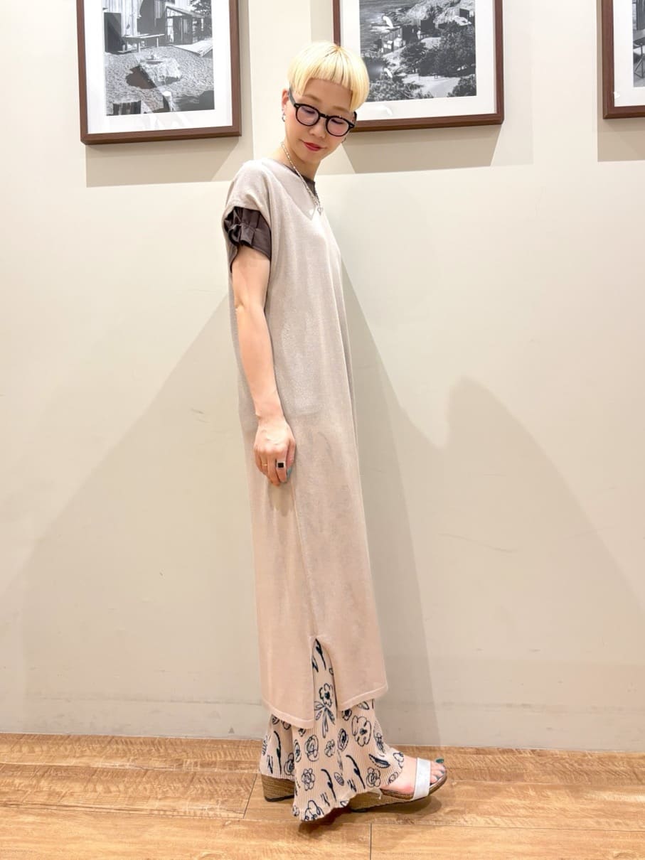 Ayumiさんの「SHOO･LA･RUE｜【S-LL/UV/プチプラ】お袖タックで好印象 デザインTシャツ」を使ったコーディネート