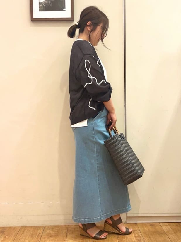 harusakuさんの「SHOO･LA･RUE｜ニュアンスデザインがこなれ見え 刺繍デザイン シアーカーディガン」を使ったコーディネート
