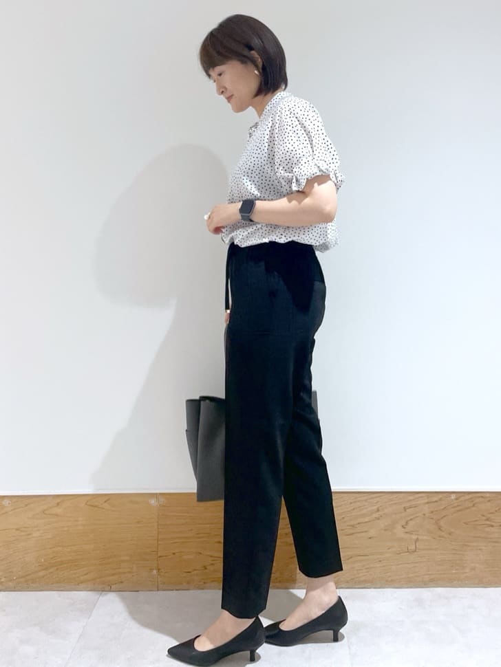 Yukinkoさんの「OPAQUE.CLIP｜◆幾何柄アソート タックドルマンスリーブブラウス【洗濯機洗い可】」を使ったコーディネート