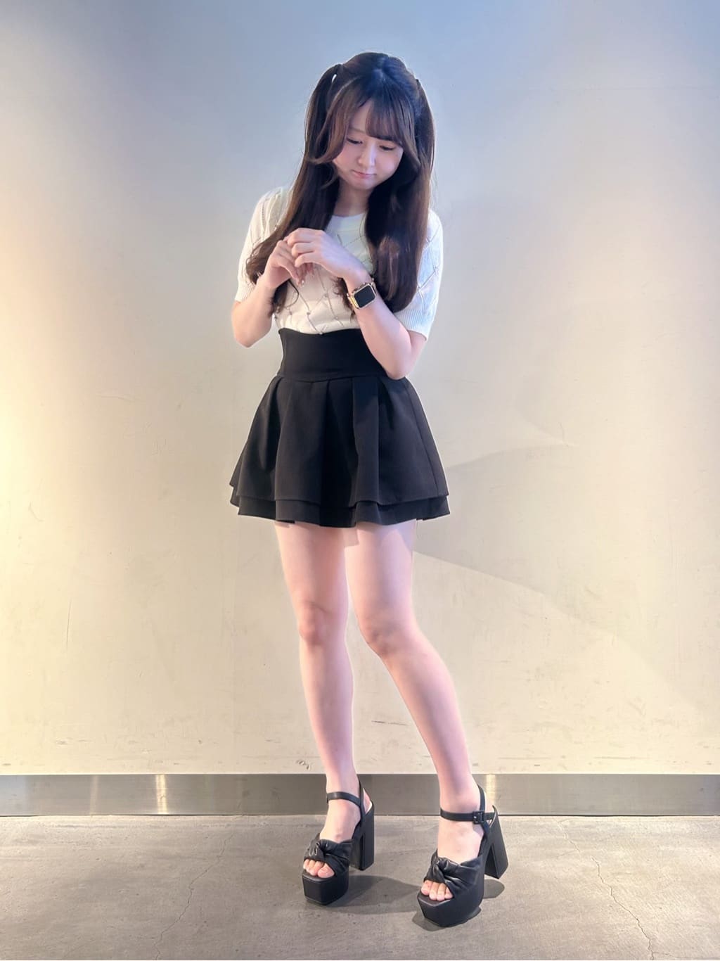ゆうりさんの「ESPERANZA｜【ラク盛り／サンダル】リピーター続出／脚長美脚　ツイストリボンサンダル」を使ったコーディネート
