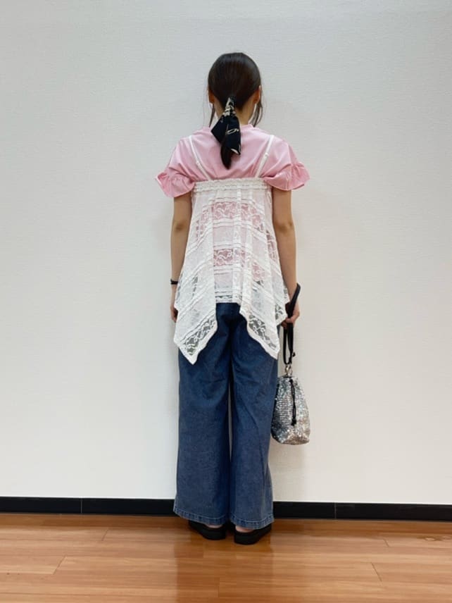 himiさんの「SHOO･LA･RUE｜【S-LL/汗ジミ軽減/ひんやり/UVカット】フリルTシャツ」を使ったコーディネート