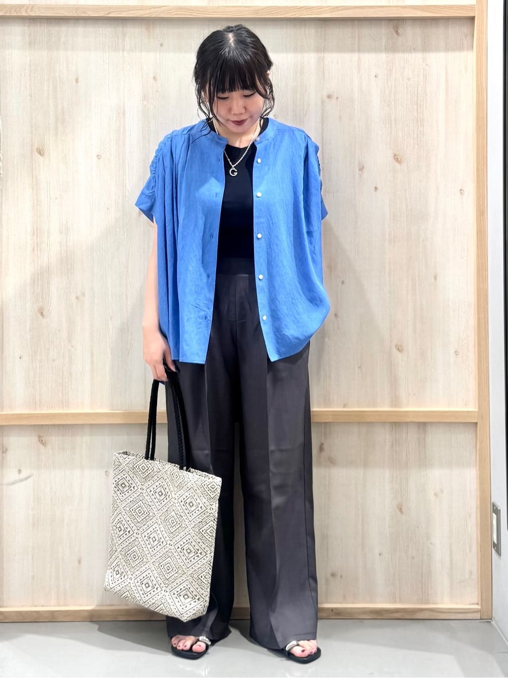 nanaさんの「THE SHOP TK｜麻調シアーフリルギャザーブラウス【洗える】」を使ったコーディネート
