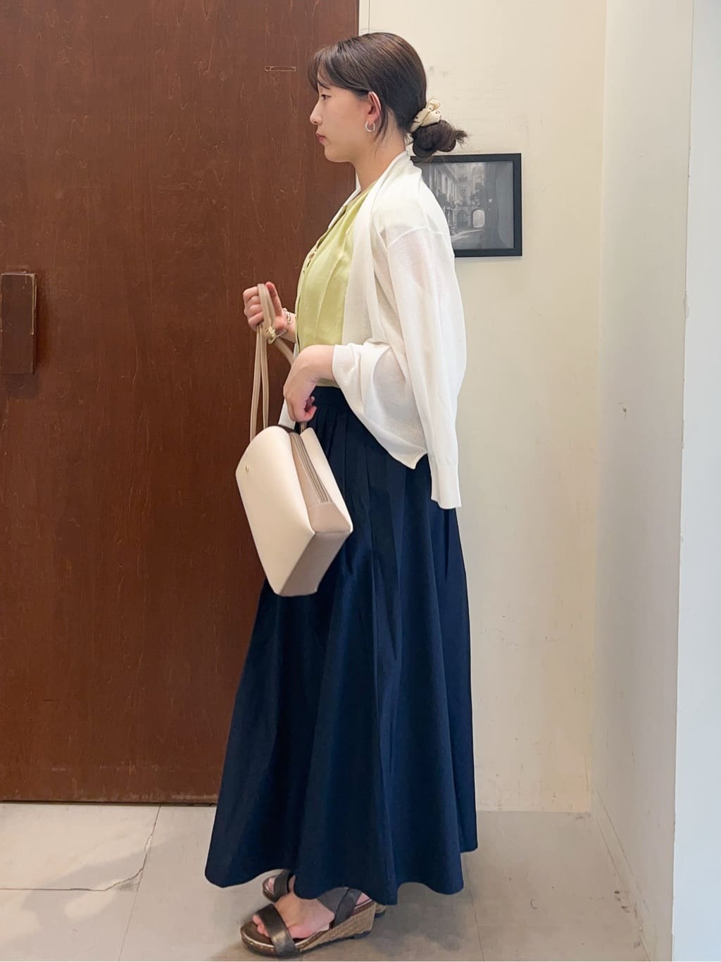 reonさんの「SHOO･LA･RUE｜【S-LL/洗濯後しわになりにくい】上品にきれい見え スラブギャザーブラウス」を使ったコーディネート