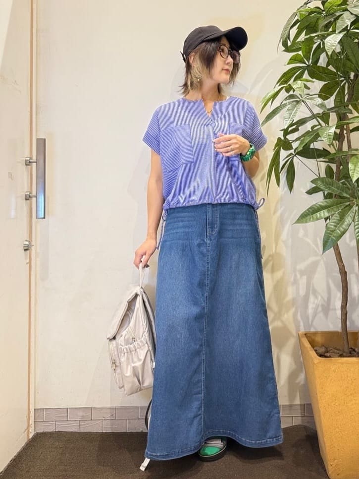 misakiさんの「SHOO･LA･RUE｜【洗える/S-LL】シルエット変化を楽しめる サッカーストライプ柄スキッパートップス」を使ったコーディネート