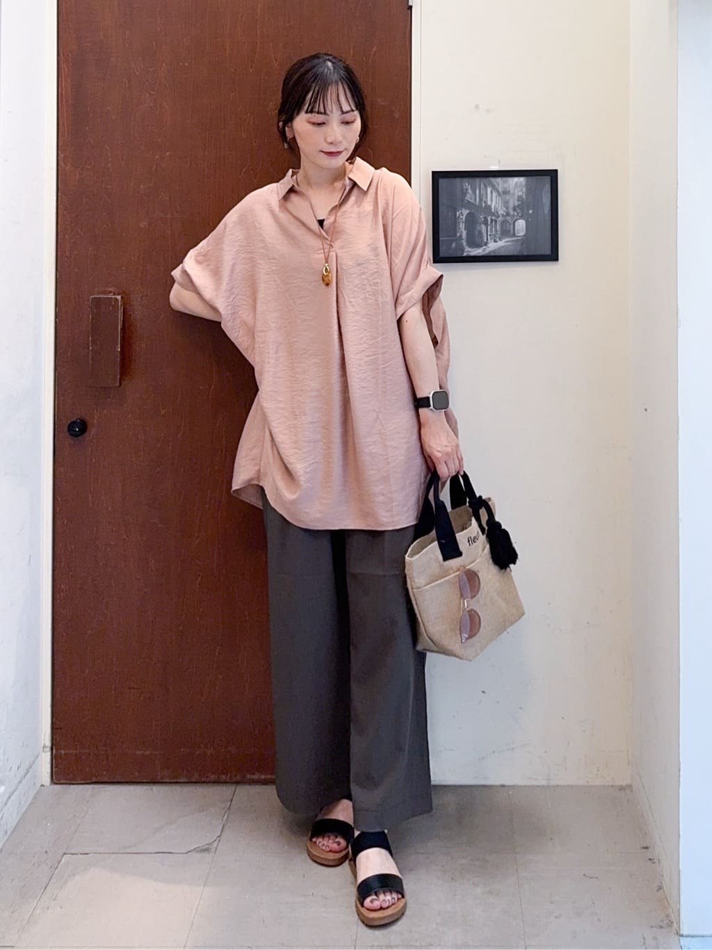 𝐇𝐢𝐫𝐨𝐦𝐢さんの「SHOO･LA･RUE｜【ひんやり】すっきりきれいに体型カバー コクーンシルエットワンピース」を使ったコーディネート