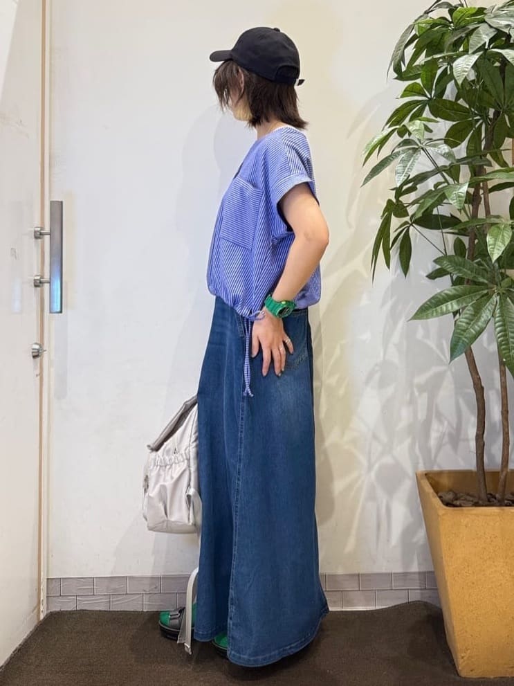 misakiさんの「SHOO･LA･RUE｜【洗える/S-LL】シルエット変化を楽しめる サッカーストライプ柄スキッパートップス」を使ったコーディネート