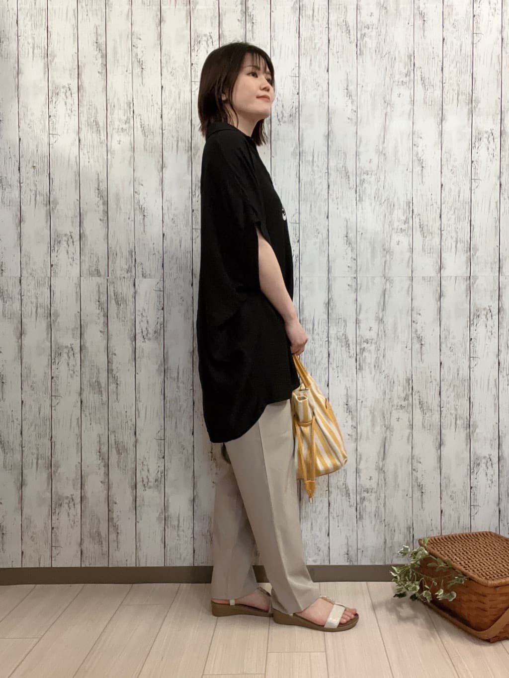シカさんの「SHOO･LA･RUE｜【ひんやり】すっきりきれいに体型カバー コクーンシルエットワンピース」を使ったコーディネート