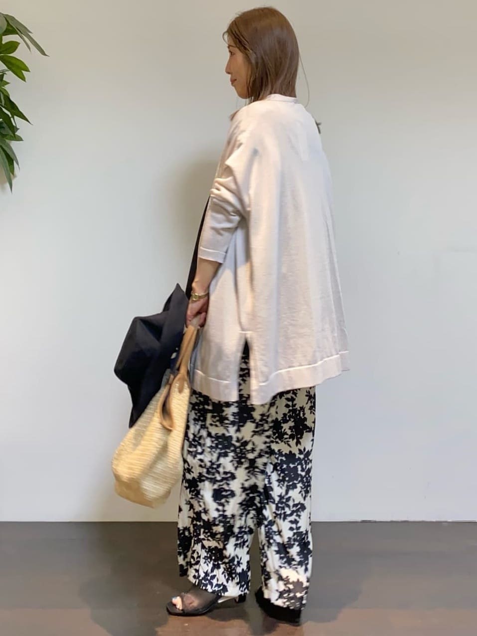 tomoさんの「UNTITLED｜◆【旬トレンド】メッシュミュール」を使ったコーディネート