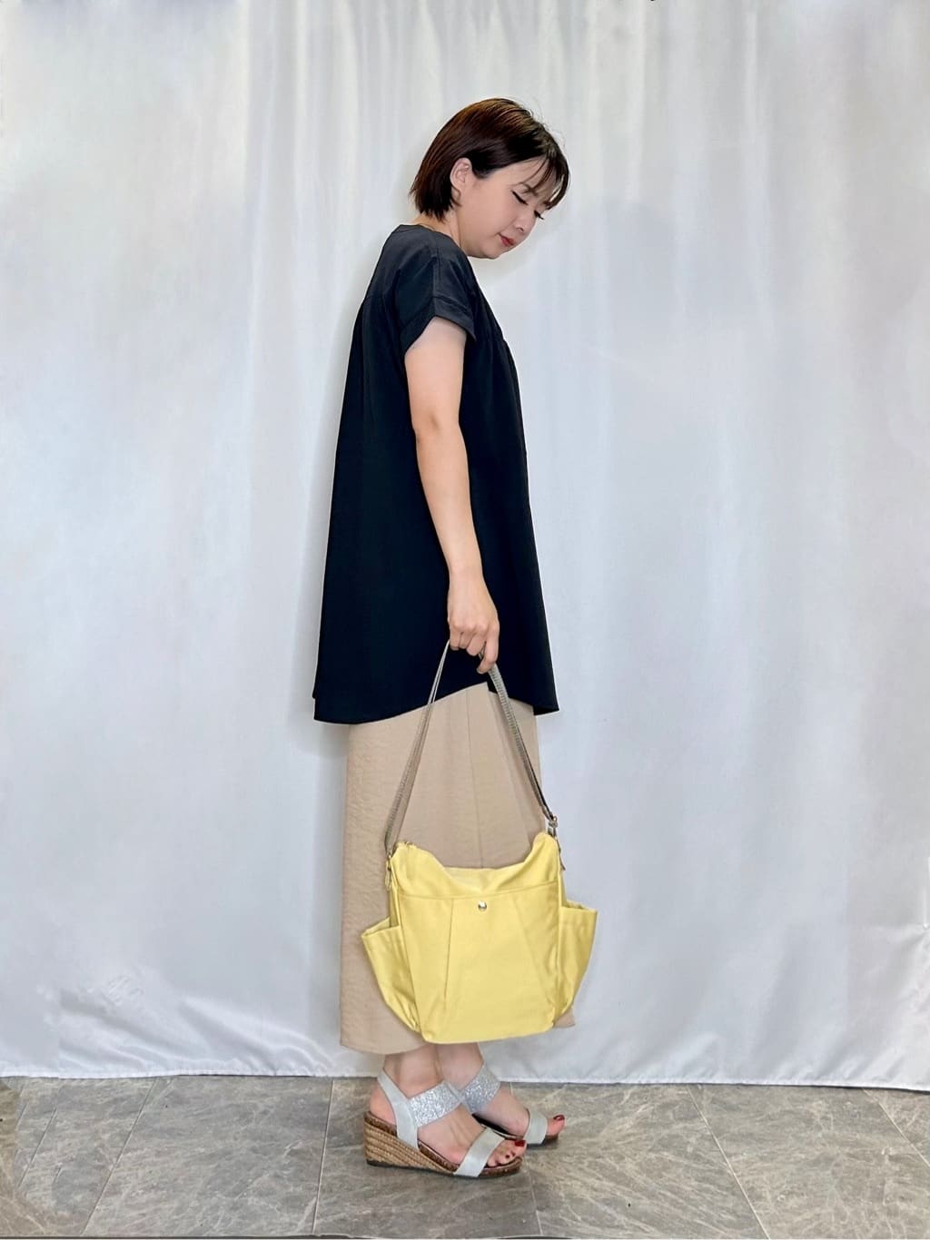 ネリさんの「SHOO･LA･RUE｜【S-LL/ひんやり】さらっとタッチできれい見え ピンタックスカーチョ」を使ったコーディネート