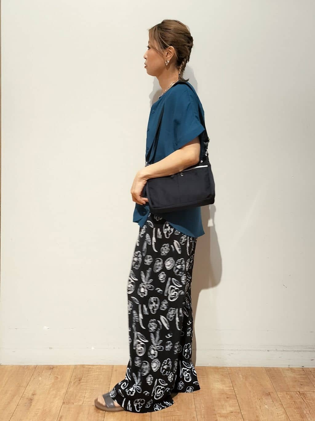 YUKIさんの「SHOO･LA･RUE｜【洗える/プチプラ】大人の抜け感をプラスする バンドカラーシャツ」を使ったコーディネート