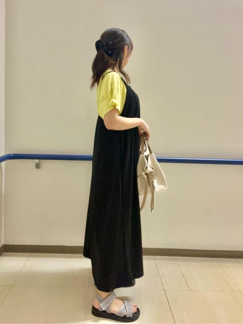 あもさんの「SHOO･LA･RUE｜【S-LL/UV/プチプラ】お袖タックで好印象 デザインTシャツ」を使ったコーディネート
