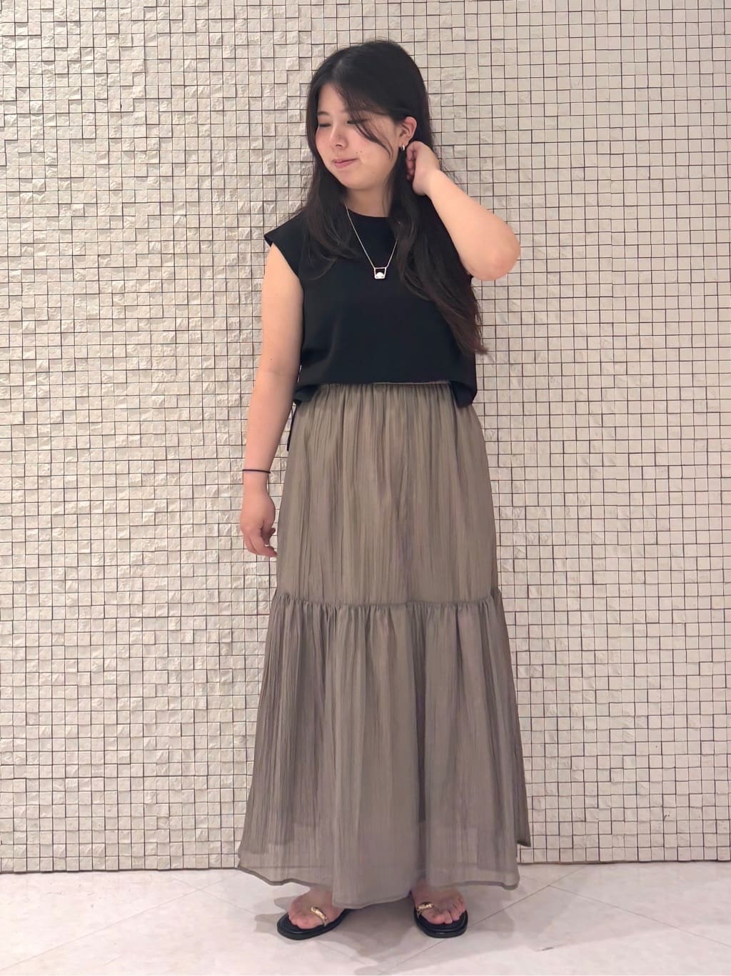 MEGUMIさんの「INDIVI｜【2点セット／着回し◎】ノースリーブ＆ティアードスカート カセット服」を使ったコーディネート
