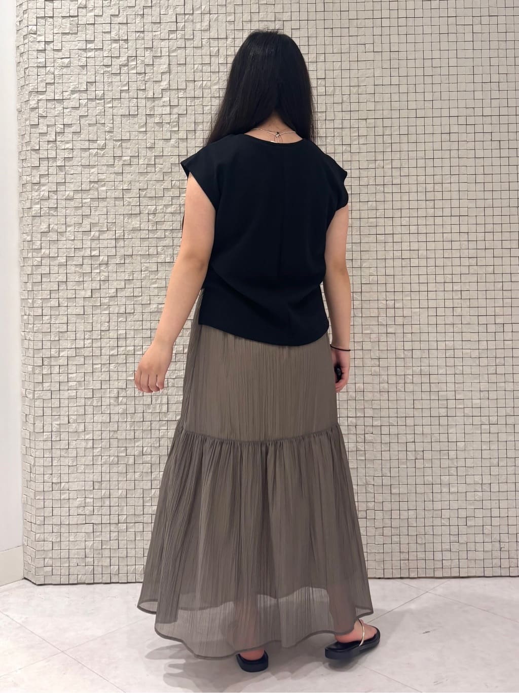 MEGUMIさんの「INDIVI｜【2点セット／着回し◎】ノースリーブ＆ティアードスカート カセット服」を使ったコーディネート
