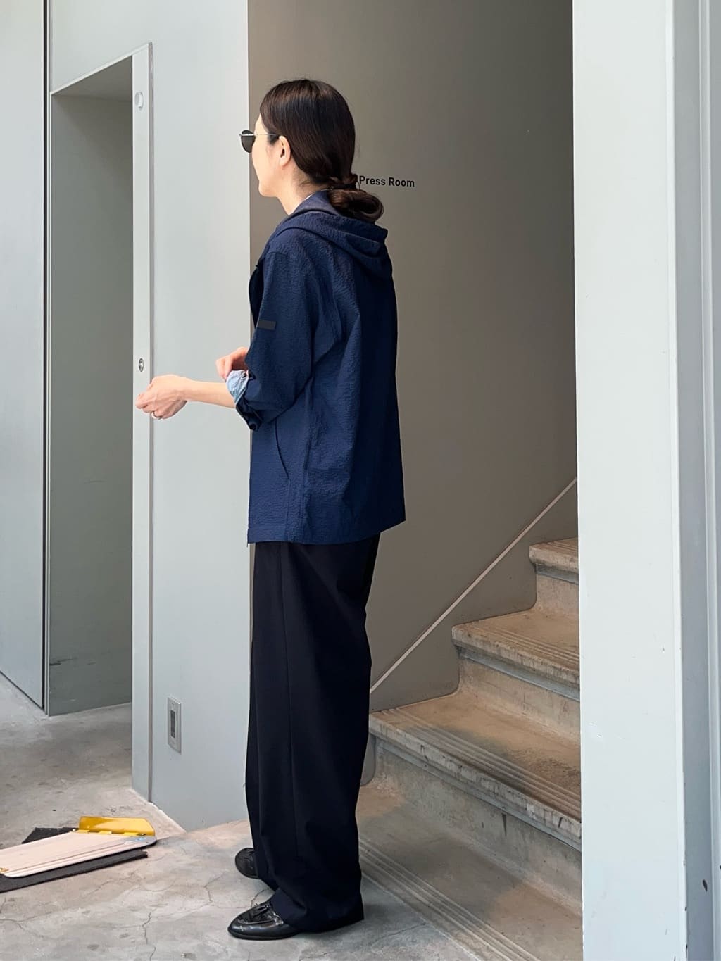 神野（jinno）さんの「TAKEO KIKUCHI｜【TAKEO KIKUCHI &times; THE BEDFORD HOTEL】オールメタルフレーム サングラ」を使ったコーディネート