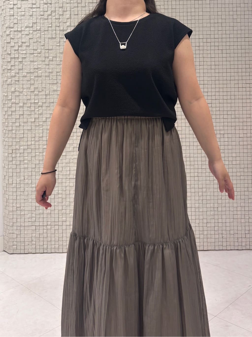 MEGUMIさんの「INDIVI｜【2点セット／着回し◎】ノースリーブ＆ティアードスカート カセット服」を使ったコーディネート