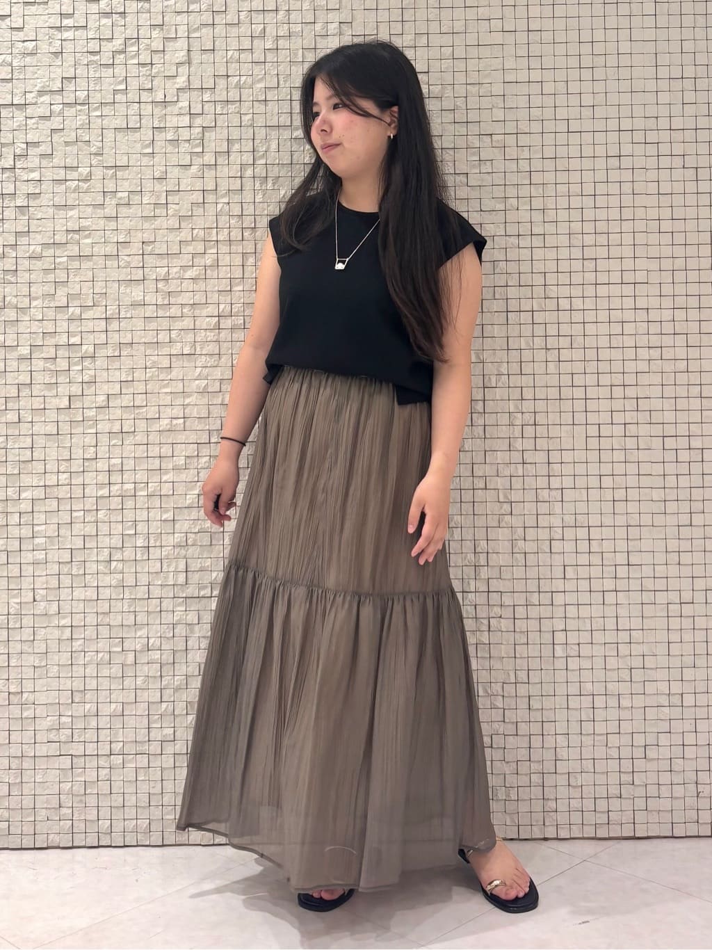 MEGUMIさんの「INDIVI｜【2点セット／着回し◎】ノースリーブ＆ティアードスカート カセット服」を使ったコーディネート