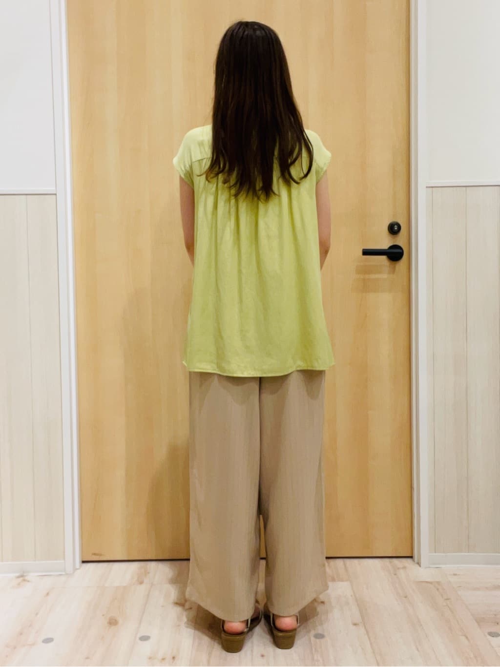 minamiさんの「SHOO･LA･RUE｜【S-LL/洗濯後しわになりにくい】上品にきれい見え スラブギャザーブラウス」を使ったコーディネート