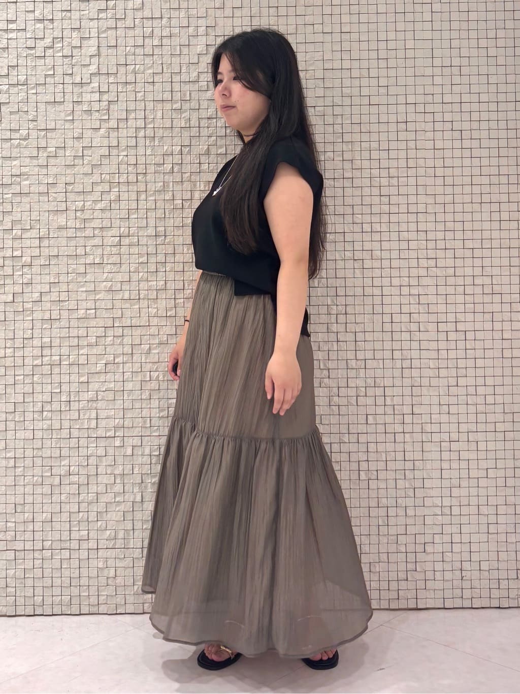 MEGUMIさんの「INDIVI｜【2点セット／着回し◎】ノースリーブ＆ティアードスカート カセット服」を使ったコーディネート