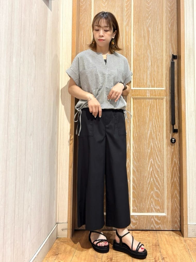 meiさんの「SHOO･LA･RUE｜【洗える/S-LL】シルエット変化を楽しめる サッカーストライプ柄スキッパートップス」を使ったコーディネート