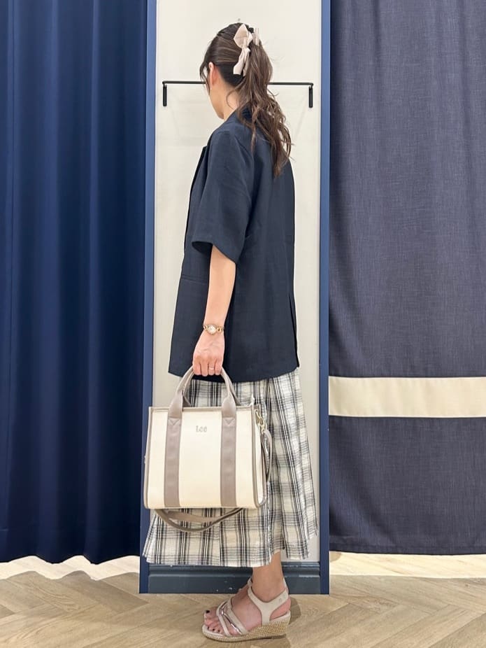 Orikaさんの「grove｜軽やかに羽織れて、きちんと見え ハーフスリーブテーラードジャケット」を使ったコーディネート