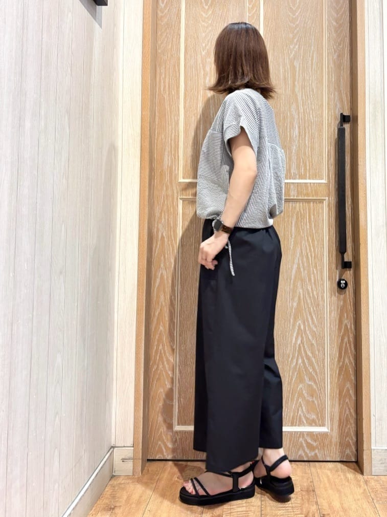 meiさんの「SHOO･LA･RUE｜【洗える/S-LL】シルエット変化を楽しめる サッカーストライプ柄スキッパートップス」を使ったコーディネート
