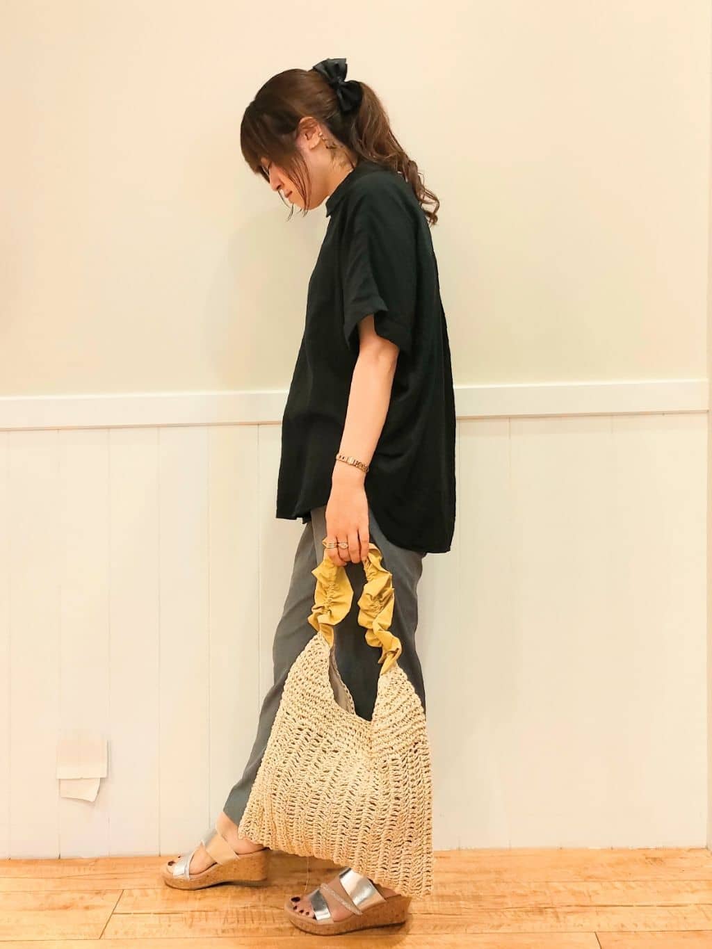NMさんの「SHOO･LA･RUE｜【S-LL/UV/接触冷感/抗菌防臭】体型を自然にカバー フレンチリネンブレンド襟付ドルマンシャツ」を使ったコーディネート