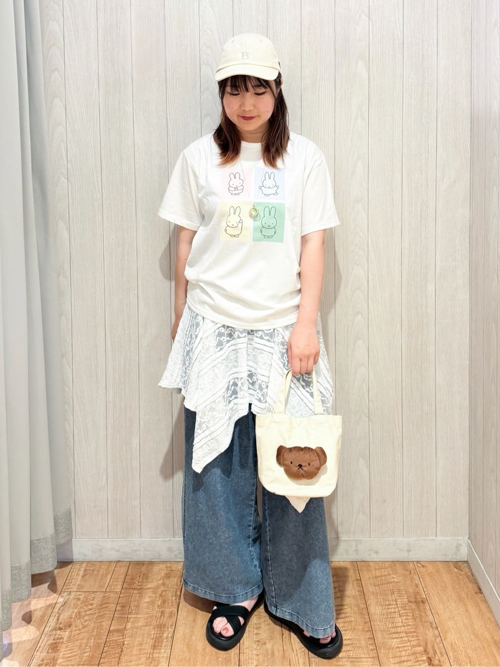 愛さんの「SHOO･LA･RUE｜【miffy】グラフィックTシャツ」を使ったコーディネート